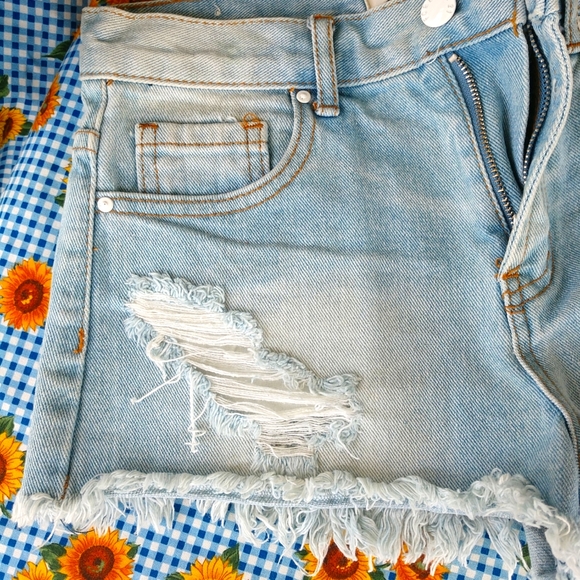 Forever 21 Distressed High Rise Cut Off Jean Short SIZE 25 - Picture 8 of 9